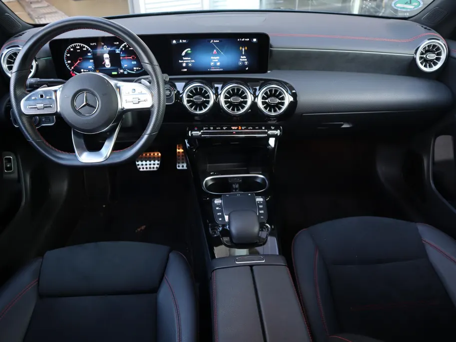 Mercedes-Benz CLA 250 e Premium Plus l Carplay l Privacy glass l Stoelverwarming