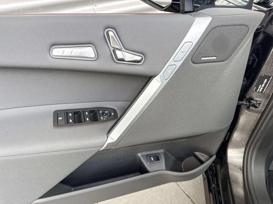 BMW iX xDrive45 101 kWh