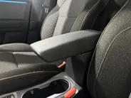 Renault Captur 90PK TCe Techno | Pack Winter | Navi | Climate Control | Camera | Parkeersensoren | Apple CarPlay/Android Auto | Lichtmetalen Velgen | Full LED | Armsteun | Digital Cockpit |