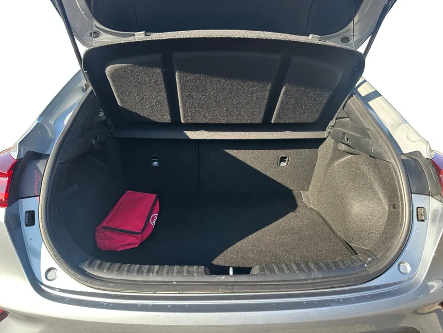 Kia XCeed 1.5 T-GDI MHEV DynamicPlusLine Automaat | 1e Eigenaar | Dealer Onderhouden | Camera | Stoel- & Stuurverwarming | Trekhaak | 2-Zone Climate Control | Navigatie | Fabrieksgarantie t/m 2-4-2028 +3x 1 jaar* | NAP