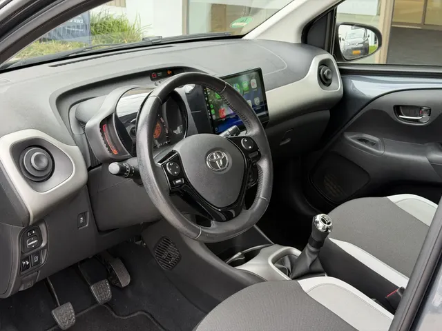 Toyota Aygo 1.0 VVT-i x-play | Android auto & Apple carplay | Navigatie | Airco |