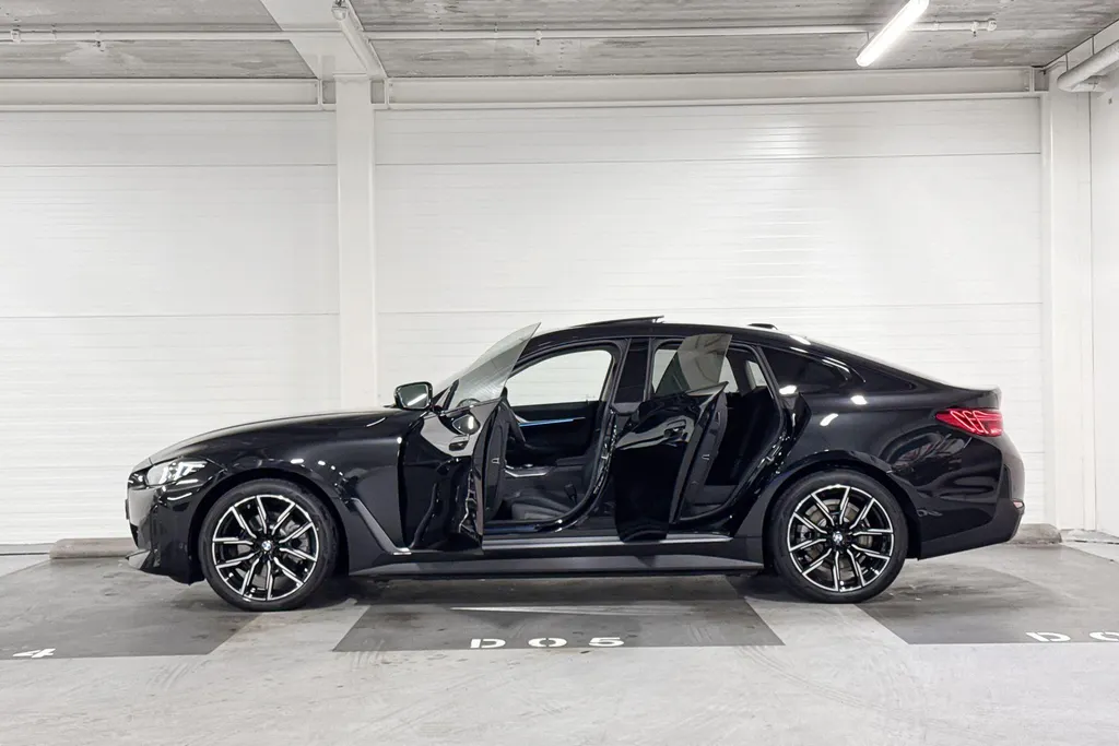 BMW i4 eDrive35
