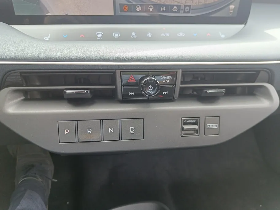 Nissan Leaf Evolve 52 kWh | WLTP 445km | Apple carplay & Android auto | 19inch LM Wielen | Climate contole | Glazen dak | V2L | Electrisch verstelbare stoelen| Bose audio | Head-up display |
