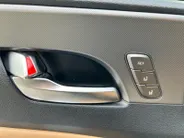 Hyundai Santa Fe 1.6 T-GDI HEV Premium Plus Sky 7p. | Zeer netjes | Vol opties! | Trekhaak | Incl. 12 maanden garantie, APK, Onderhoudsbeurt etc. Premiumpakket gratis! |