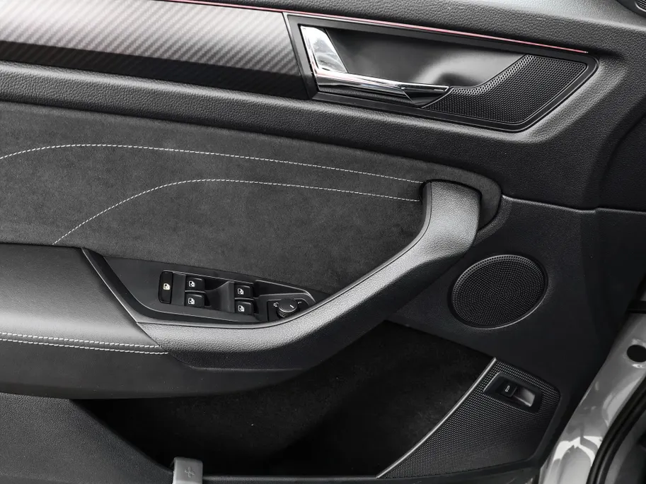 Škoda Kodiaq 1.5 TSI 150pk DSG Sportline Business 7p. · Camera · Inklap. Trekhaak · Keyless · Elek. Bestuurdersstoel + Geheugen · Matrix LED · Garantie t/m 27-05-2028 of 100.000km