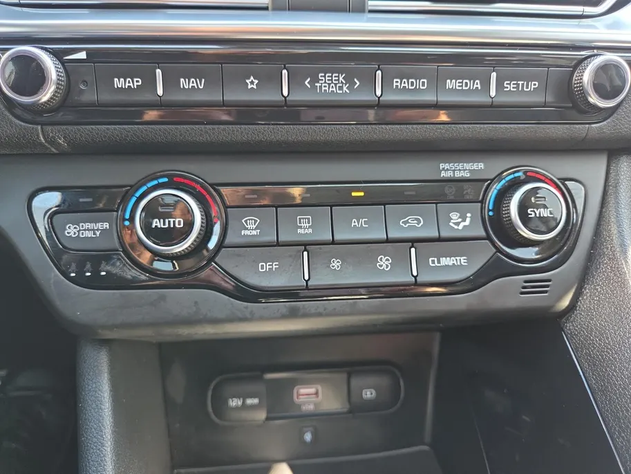 Kia Niro 1.6i Hybrid ExecutiveLine | Automaat | 1e Eigenaar | Dealer onderhouden | JBL | Schuif-/kanteldak | Cruise Control Adaptief | Leder | Stoelverwarming en verkoling | LM Velgen | Carplay | Camera | FabriekGarantie tot 2032