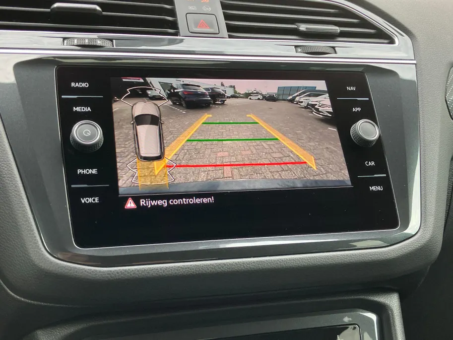 Volkswagen Tiguan 1.5TSI/150PK R-Line Black Style DSG · Panoramadak · Camera · Apple/Android Car Play · Stoel- & stuurverwarming