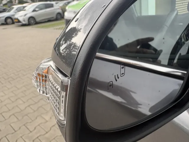 Toyota C-HR 1.8 Hybrid Dynamic | blindspot | Stuur en Stoelverwarming | PDC