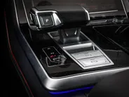 Audi Q8 55 TFSI e quattro Pro Line S 394 PK · 22' LM Velgen · Glazen panorama dak · B&O Premium 3D · Assist. plus, remote park · Stoelventilatie + Massage · Trekhaak · Servosluiting