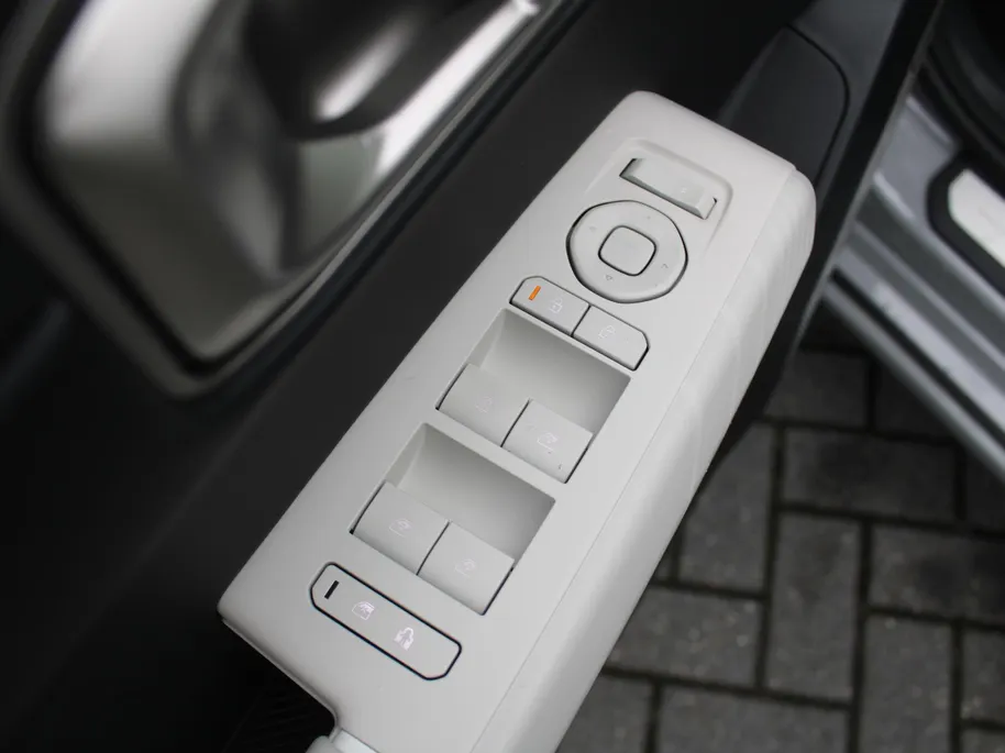 Kia EV4 GT-PlusLine 81.4 kWh | Schuifdak | Stuur-/stoelverwarming + ventilatie | Camera rondom | Elek. stoelverstelling | Leer | HUD | LED | 19' LM |