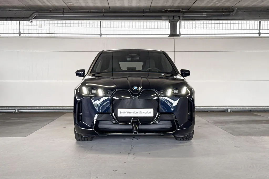 BMW iX xDrive45 101 kWh