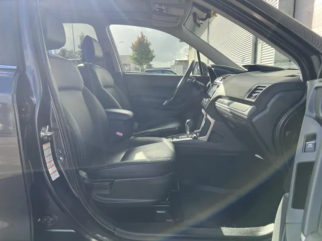 Subaru Forester 2.0 Premium Automaat | Trekhaak | All Season Banden | Elek. Schuif/Kantel Dak |17' LM Velgen | Navigatie