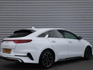 Kia ProCeed 1.5 T-GDi DCT7 GT-Line | BTW Auto | Automaat | Trekhaak | Verwarmde sportstoelen | Camera | Dodehoek detectie | Telefoonlader | LED |