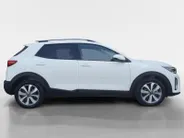 Kia Stonic 1.0 T-GDi MHEV DynamicPlusLine | Stoel en stuurverwarming | Climate control | Navigatie | Camera | Keyless met startknop | Apple Carplay / Android Auto |