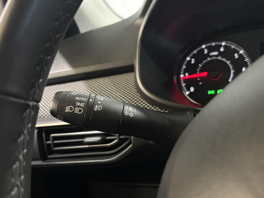 Dacia Sandero 90PK TCe Comfort | Apple CarPlay/Android Auto | Airco | Cruise Control | Full LED | Armsteun | Elektrische Ramen & Spiegels | Licht & Regen Sensor |