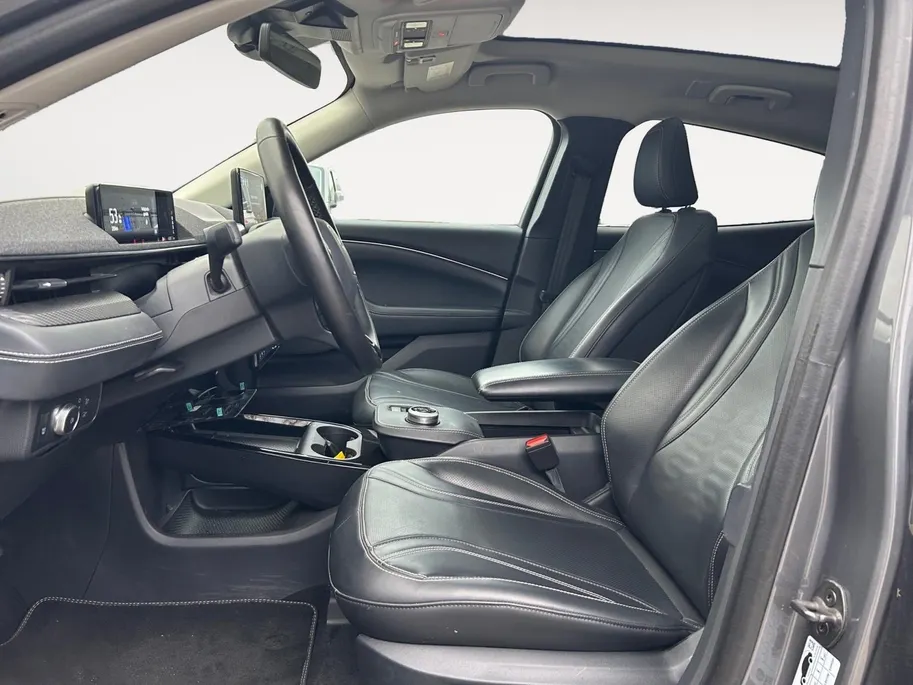 Ford Mustang Mach-E Extended RWD 98 kWh 294pk | 95,5% SOH | WLTP 610km rijbereik | Stoel- stuur en voorruitverwarming | Panorama dak | Elektrische stoelen | Technologypack +