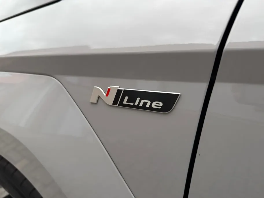Hyundai Kona 1.6 GDI HEV N Line Sky | Schuif-/kantel dak | 360 camera | Apple Carplay/ Android Auto | Stoelverwarming voor & achter | Stoelventilatie |  Navigatie |
