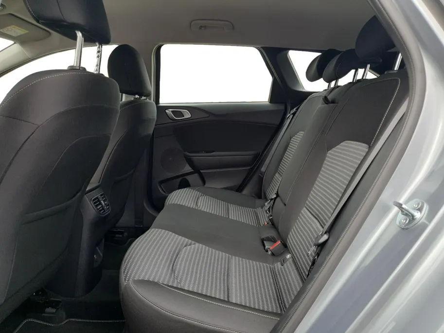 Kia Ceed Sportswagon 1.5 T-GDi DynamicLine 140 PK | Navigatie | Camera | Apple Carplay / Android Auto | Parkeersensoren | Climate control | Fabrieksgarantie | NAP