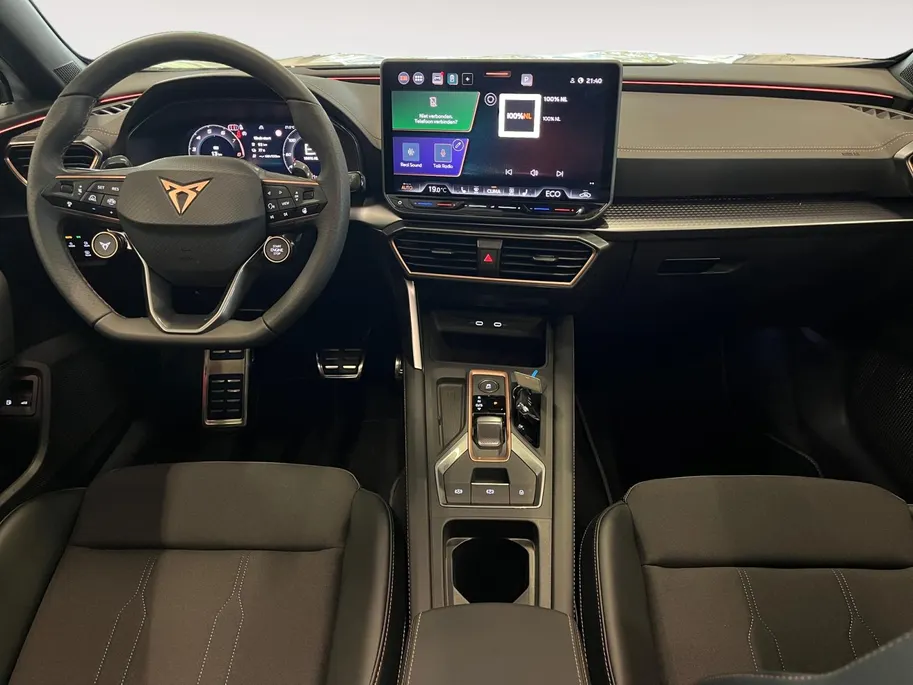 CUPRA Formentor 1.5 TSI e-Hybrid Business | Panoramadak | Stuur verwarming etc! | Trekhaak | Super compleet en helemaal nieuw!