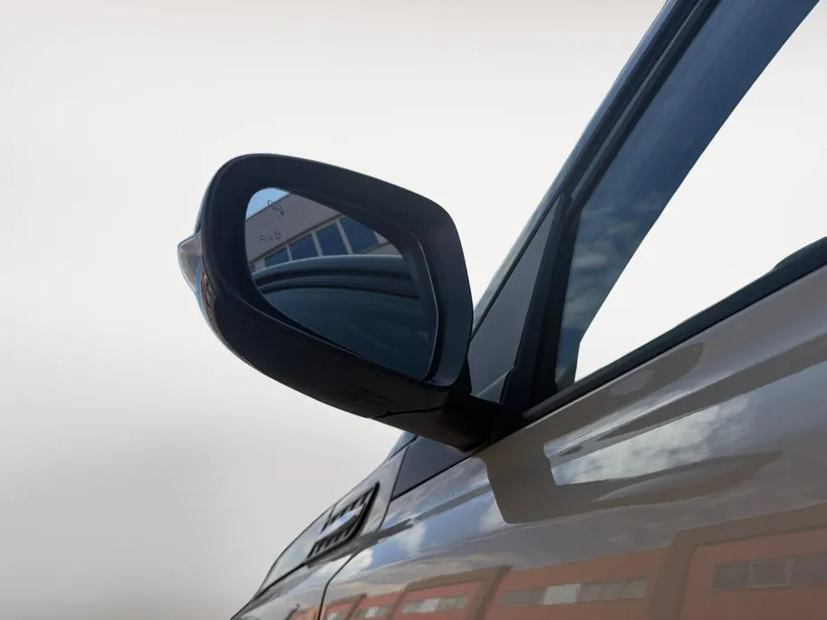 Suzuki Vitara 1.4 Boosterjet Comfort Smart Hybrid | Afneembare Trekhaak| Multimedia systeem| Climate Control| Keyless start| Parkeersensoren voor en achter| Stoel verwarming| Adaptieve cruise control