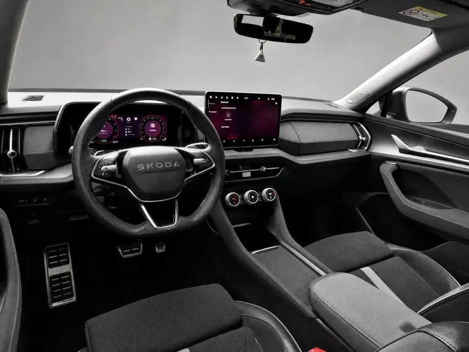 Škoda Kodiaq 1.5 TSI 204pk DSG PHEV Sportline Business · Wegklapbare Trekhaak · 360 Camera · Canton Audio · Apple/Android Car Play · 19'' Inch · Garantie t/m 09-03-2030 of 100.000km