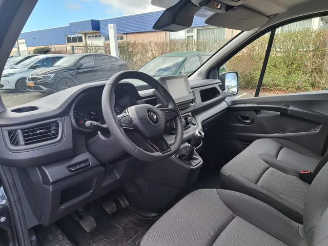 Renault Trafic 2.0 dCi 130 T30 L2H1 GB Comfort Black Edition | Airco | Cruise | LM velgen | Betimmering | Trekhaak | Bijrijdersbank | Demonstratieauto, vraag naar beschikbaarheid ! |