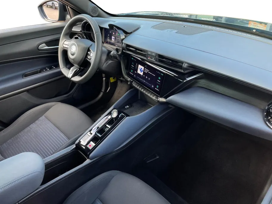 Alfa Romeo Junior Elettrica 54 kWh *Carplay*Climate Control*Adapt. Cruise Control*LM Velgen*Mooie auto!