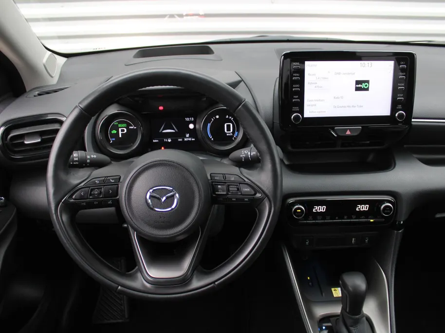 Mazda 2 Hybrid 1.5 Select | 16' LM | Stoel- & stuurverwarming | HUD | Camera | Dodehoek sensor |