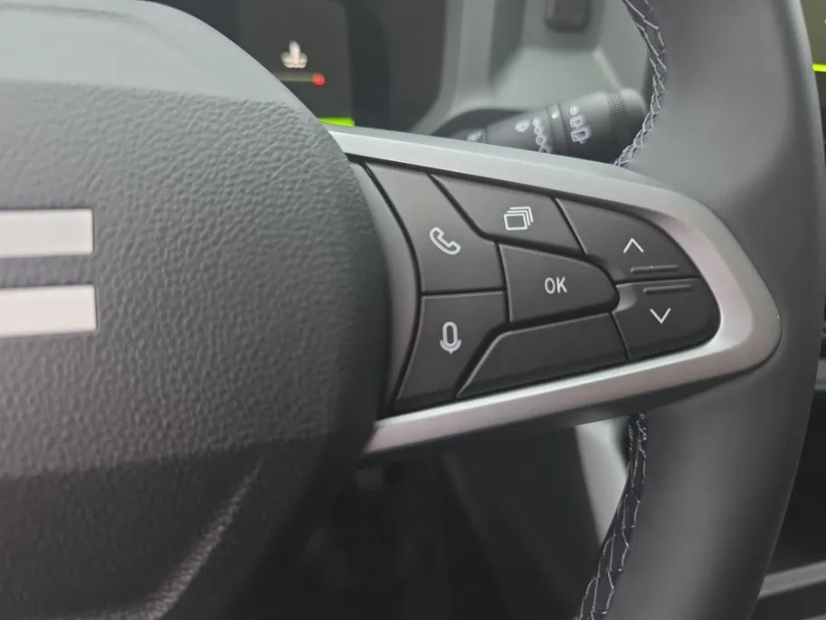 Dacia Bigster 1.8 Hybrid 155 Extreme NU DEZE VOORRAAD AUTO 3000,- KORTING| Direct leverbaar | Nu tijdelijk met 7 jaar garantie | LM |glazen panorama