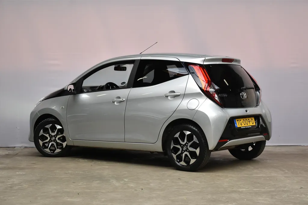 Toyota Aygo 1.0 VVT-i X First I Apple Carplay - Android Auto