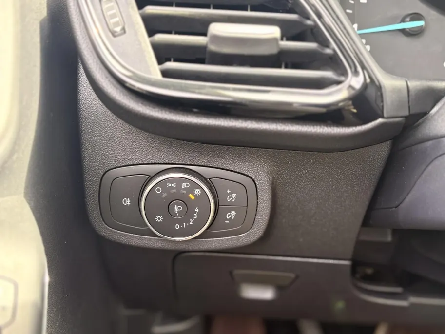 Ford Fiesta 1.0 EcoBoost Hybrid Titanium PARKEERSENSOREN ACHTER I ALL SEASON BANDEN I APPLE CARPLAY / ANDROID AUTO I