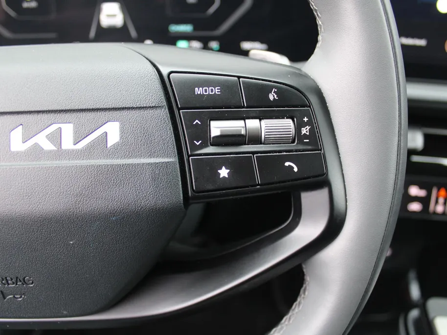 Kia EV6 Light Edition 63 kWh | Stuur-/stoelverwarming | Camera | 19' LM | LED | Adap. Cruise | Clima | Draadloze telefoonlader | 17% bijtelling |