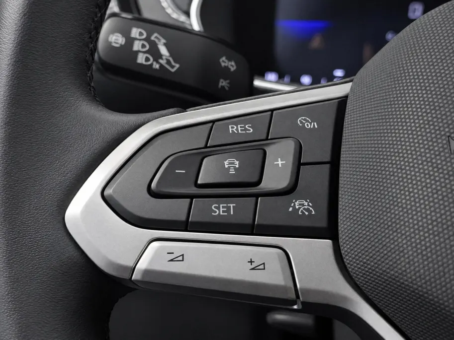 Volkswagen T-Cross 1.5 TSI 150pk DSG R-Line Edition · Camera · Apple/Android Car Play · Trekhaak · P-Sensoren · Navigatie · Stoelverwarming · 17'' Inch ·