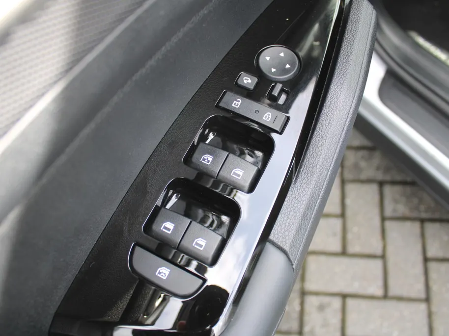 Kia Sportage 1.6 T-GDi Hybrid DynamicLine | Camera | Cruise adapt. | Navi | 17' LM | Clima v+a | LED | Apple Carplay/Android Auto |