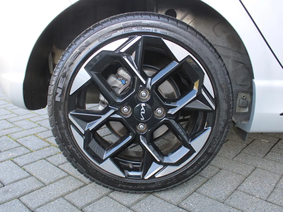 Kia Picanto 1.0 DPI GT-Line | Stuur-/stoelverwarming | Schuifdak | Camera | Dodehoek detectie | Draadloze telefoonlader | Clima | Navi | 16" LM | Cruise |