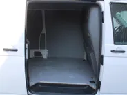 Volkswagen Transporter 2.0 TDI L2H1 28 Comfortline | 3-zits | Airco | Cruise | PDC | Apple Carplay | Android Auto | Volledig betimmerd |