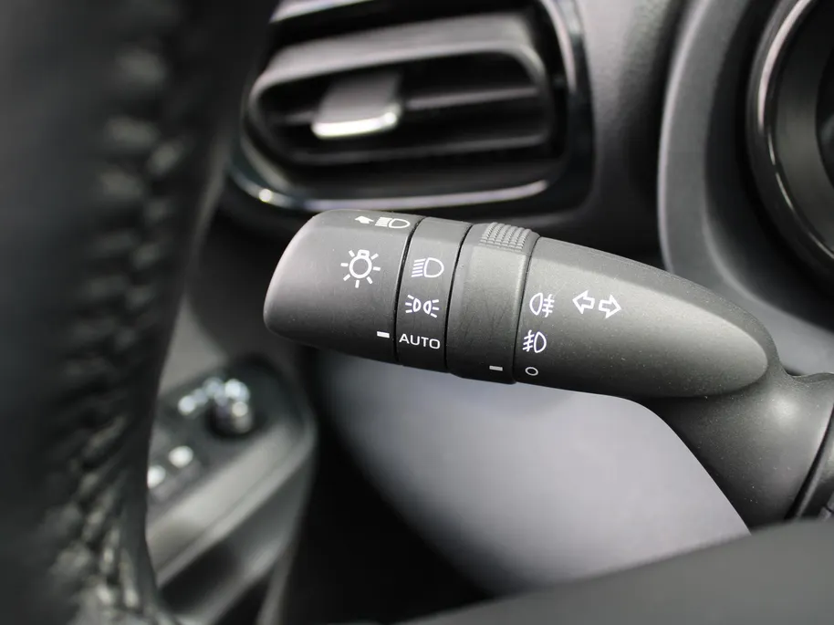 Mazda 2 Hybrid 1.5 Agile | Comfort pakket | 15' LM | Stoelverwarming | Apple Carplay/Android Auto |