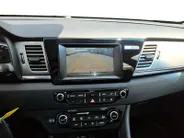 Kia Niro 1.6 GDi Hybrid First Edition achteruitrijcamera , navigatiesysteem full map , electronic climate controle , cruise , parkeersensor , lm velgen zwart .