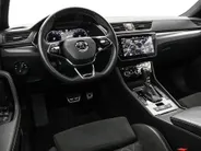 Škoda Superb Combi 1.4 TSI iV 218pk DSG Sportline Business · Panoramadak · 360 Camera · Inklap. Trekhaak · Matrix LED · Canton Audio · Elek. Stoelen + Geheugen ·