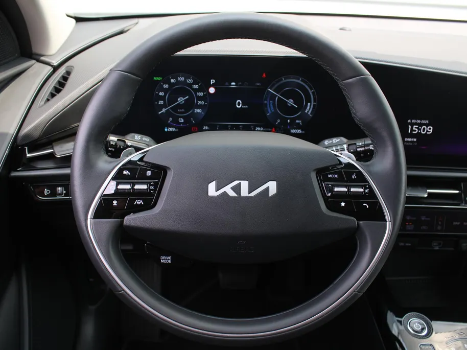 Kia Niro EV Edition Advanced 64.8 kWh | Stuur-/stoelverwarming | Elektr. stoelverstelling | Camera | Cruise adapt. | 17'LM | Clima | 17% bijtelling |