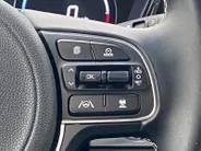 Kia e-Niro DynamicLine 64 kWh | Climate control | Navigatie | 17 inch LM-velgen | Keyless | AppleCarPlay-Android Auto | Parkeercamera | SOH 99.3% |