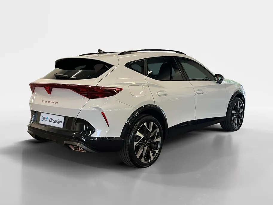 CUPRA Formentor 1.5 TSI e-Hybrid Business | Panoramadak | Stuur verwarming etc! | Trekhaak | Super compleet en helemaal nieuw!