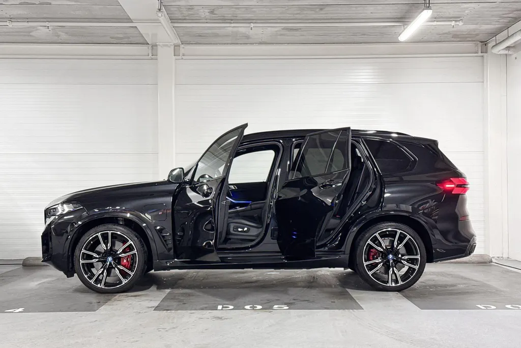 BMW X5 xDrive50e Launch Edition