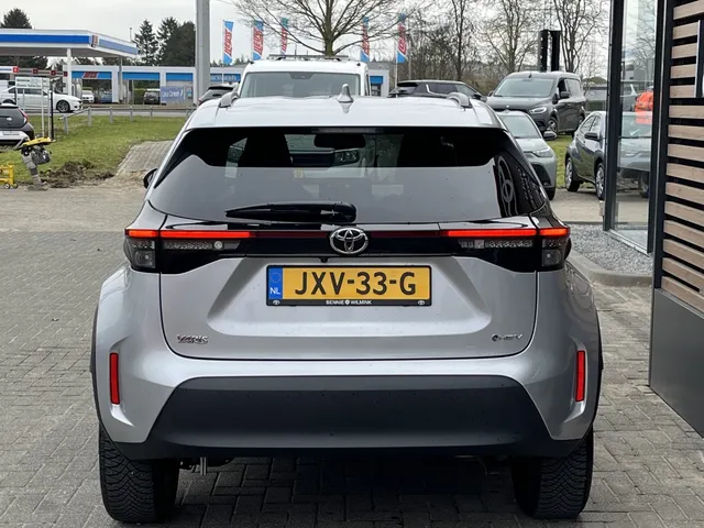 Toyota Yaris Cross 1.5 Hybrid 130 Dynamic | Stuur en Stoelverwarming | All Seasons