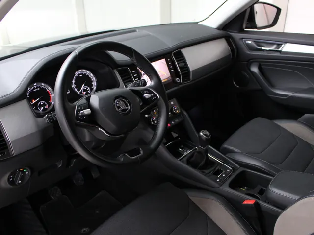 Škoda Kodiaq 1.5 TSI Business Edition Navigatie | Keyless | Eletrische achterklep | Camera | Canton Audio