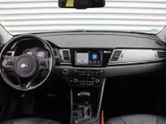 Kia Niro 1.6 GDi Hybrid ExecutiveLine | Trekhaak | Stuur-/stoelverwarming + ventilatie | Camera | Cruise adapt. | 18' LM | Leer | JBL audio |