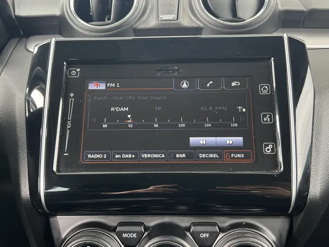 Suzuki Swift 1.2 Style Smart Hybrid | Apple Carplay & Android Auto | Climate Control | Lage Kilometerstand | 16' LM Velgen
