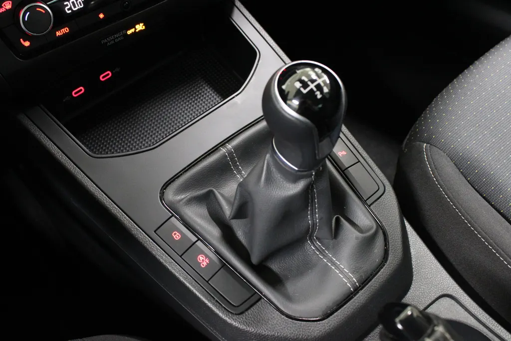 SEAT Ibiza 1.0 EcoTSI Style Business Intense / Stoelverwarming / Beats audio / Parkeersensoren voor + achter /