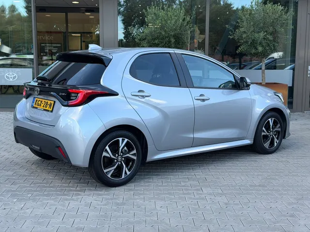 Toyota Yaris 1.5 Hybrid 115 Dynamic Limited | Stuur en Stoelverwarming