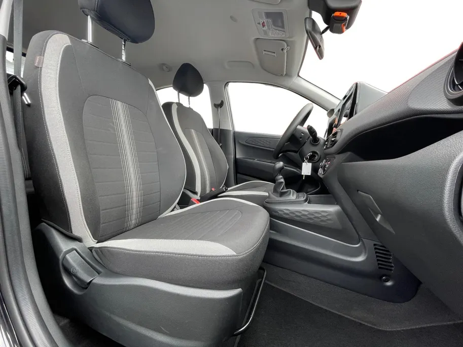 Hyundai i10 1.0 Comfort | Android auto/Carplay | Airco| Navigatie | All season banden | Achteruitrijcamera| Parkeersensoren achter| ZEER WEINIG KILOMETERS!